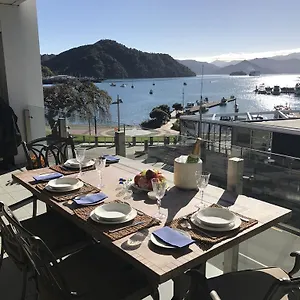Oxley's Waterfront Apartment